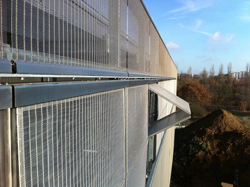 Une image sur la façade du bâtiment décoratif tissé par câble et tige ronde.