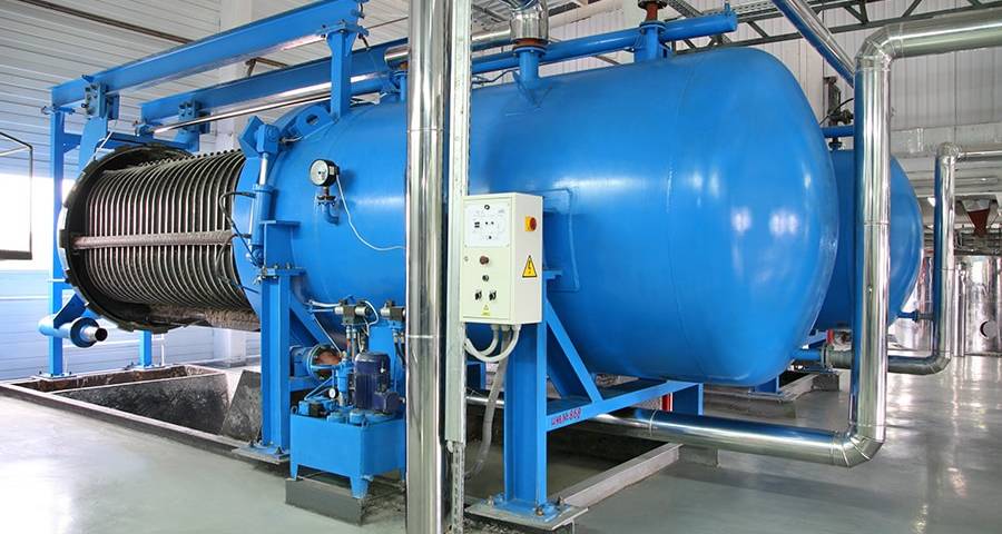 A horizontal blue tank and its pressure leaf filter exposed to people.