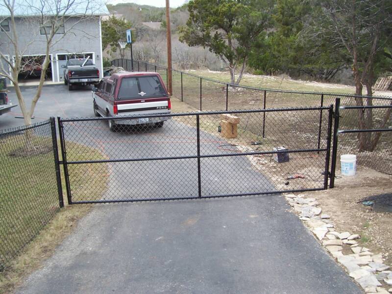 Outsunny Adjustable Chain Link Garden Gate – Galvanized Steel, 26-47" Wide, Easy To Install