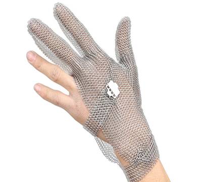 A long-cuff chainmail gloves with three finger.