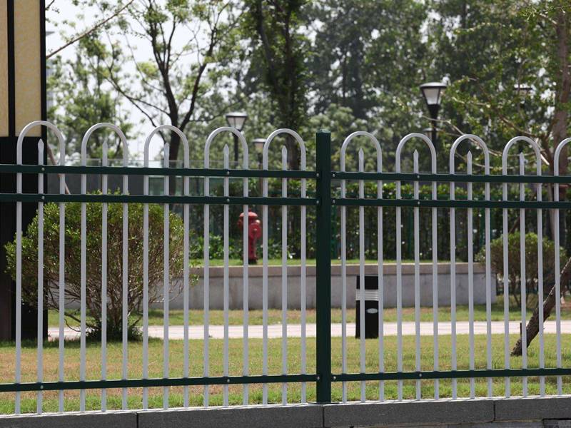 A close-up picture of special hot-dip galvanized steel picket fence with “U” tube and spear point.