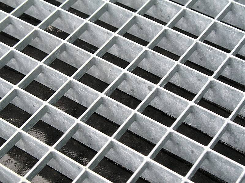This is a press lock grating with smooth surface.