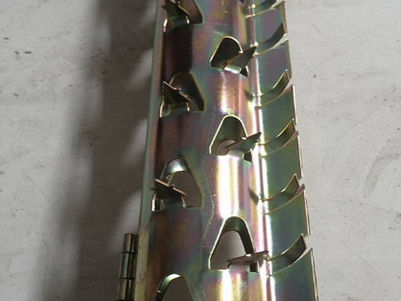 Part picture of razor spikes tubes shown.