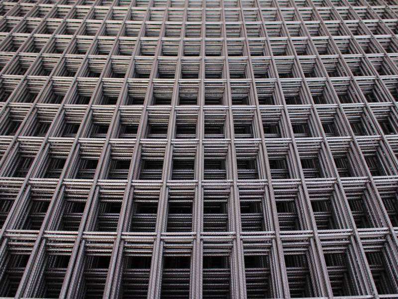 Many reinforcing welded meshes placed together orderly.