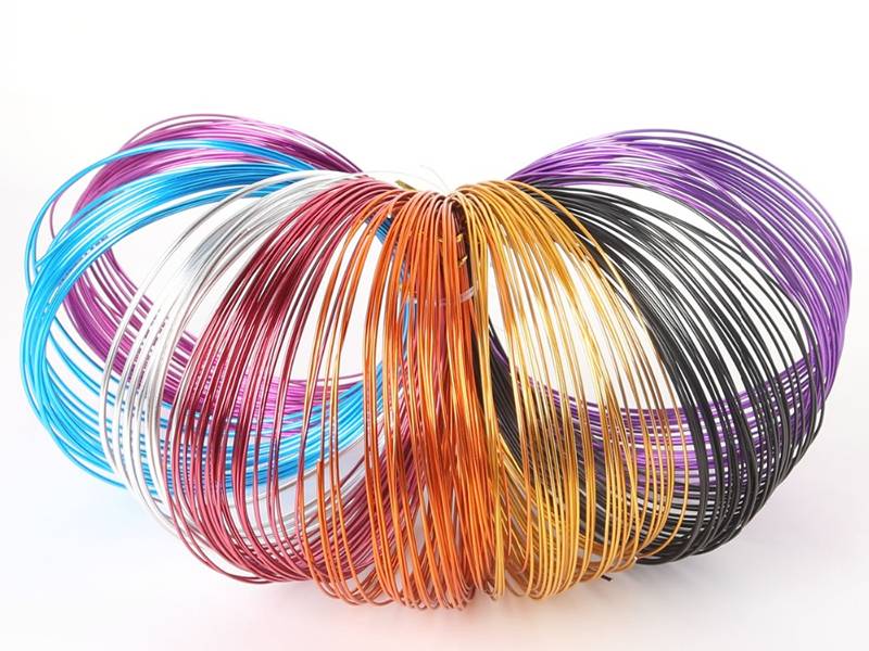 There are many colorful aluminum wires.