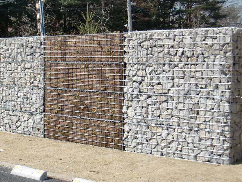 Welded gabion box filled with stones and sands are for decorative application.