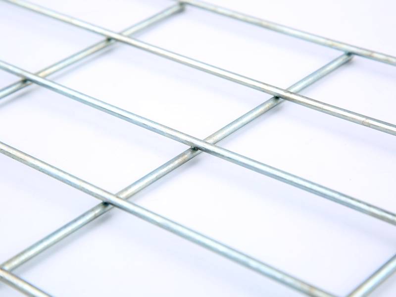 This is a galvanized welded wire mesh panel with rectangular mesh opening.