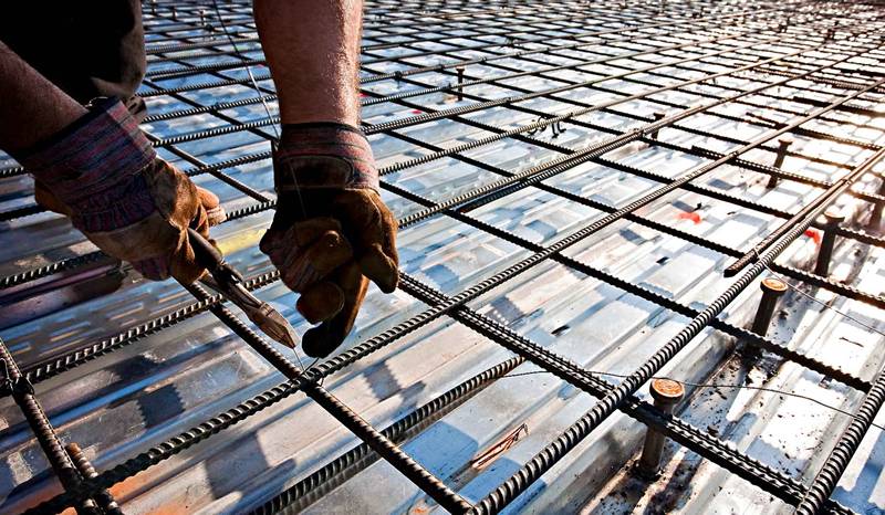 The worker is tightening up the steel rebar with steel wire.